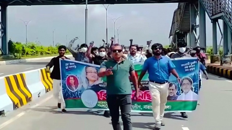 ৩০০ ফিটে ফের ছাত্রলীগের মিছিল, ‘লকডাউন’ কর্মসূচির আহ্বান