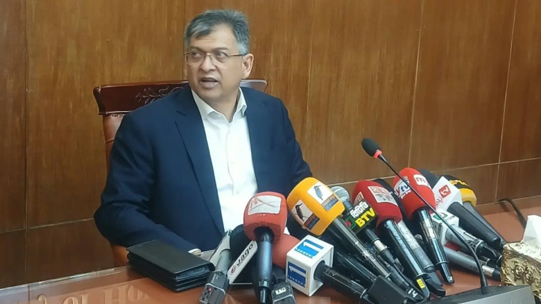 ককটেল বিস্ফোরণ-বাসে আগুন, কঠোর বার্তা স্বরাষ্ট্রমন্ত্রীর