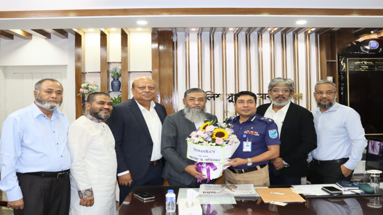 ব্যবসায়ী প্রতিনিধিদের সঙ্গে নারায়ণগঞ্জ পুলিশ সুপারের সৌজন্য সাক্ষাৎ