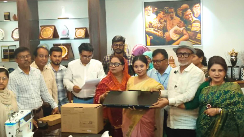 আত্মকর্মসংস্থানে ৯৭ নারীর পাশে নাসিক, দেওয়া হলো নানা উপকরণ